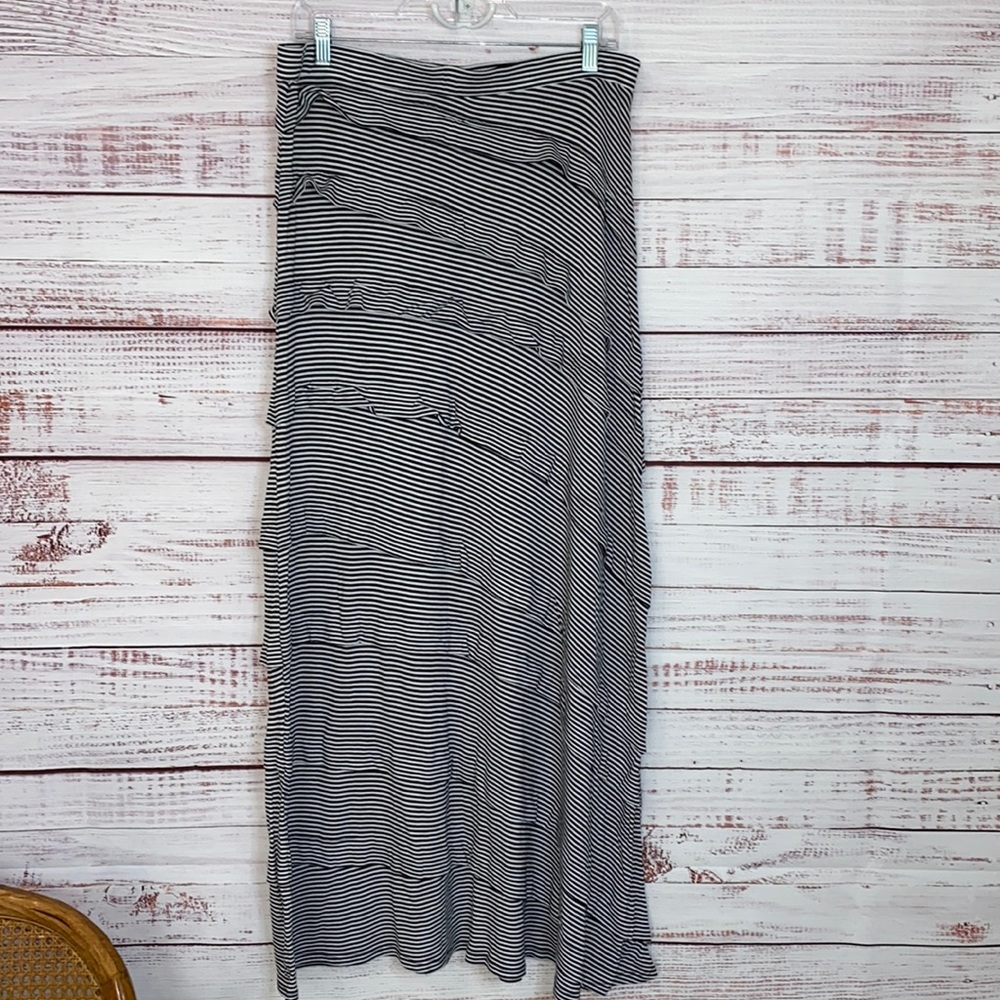 I N C Black & White Ruffle Maxi Skirt. Size: XL